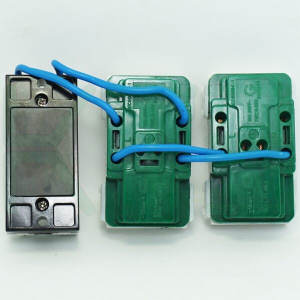 บล็อกยาง ขนาด 4x6 นิ้ว พร้อม เซฟตี้เบรกเกอร์ 1 ตัว ปลั๊กกราวด์คู่ 2 ตัว (G-27) (ปลั๊กคละรุ่น เสียบสายและขันน็อต)